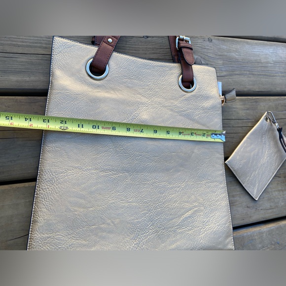 Faux Leather tote gold bag - Picture 2 of 11